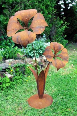 Inserat Blumenskulpturen mit Blumentopfblätter