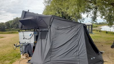 Inserat Anhänger mit Dachzelt und vorzelt 
