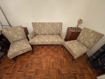 Inserat Klassizistische Sitzgelegenheit