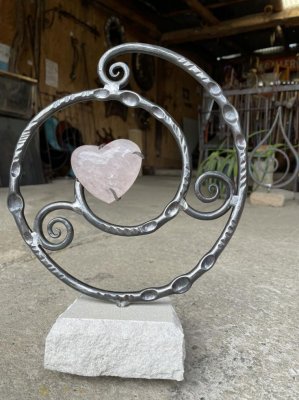 Inserat Schmiedeeisenkranz mit Stein 