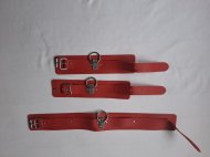 Inserat Halsband und Armbänder rot
