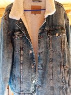 Inserat Neue Jeansjacke mit  Pelz.